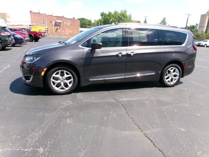 Used 2017 Chrysler Pacifica Touring-L w/ Tire & Wheel Group