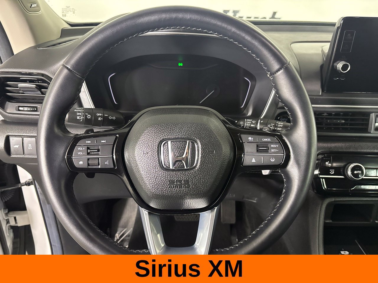 Used 2025 Honda Pilot Touring image 14