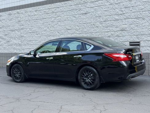 Used 2016 Nissan Altima 2.5 S w/ Power Driver Seat Package FWD image 2