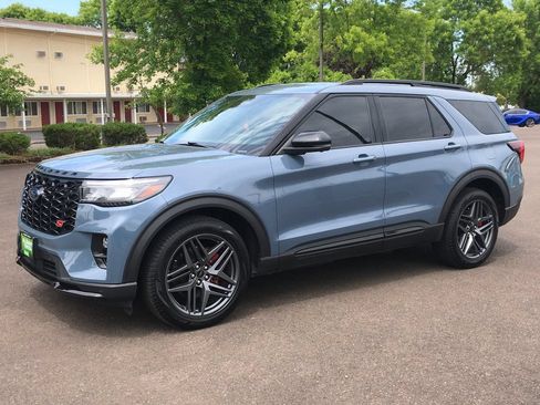 Used 2025 Ford Explorer ST AWD/4WD image 12