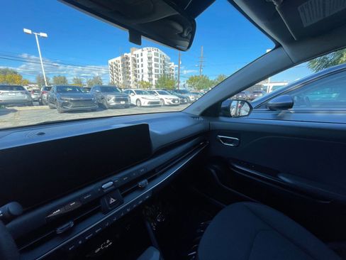 Used 2025 Kia K4 LXS image 38