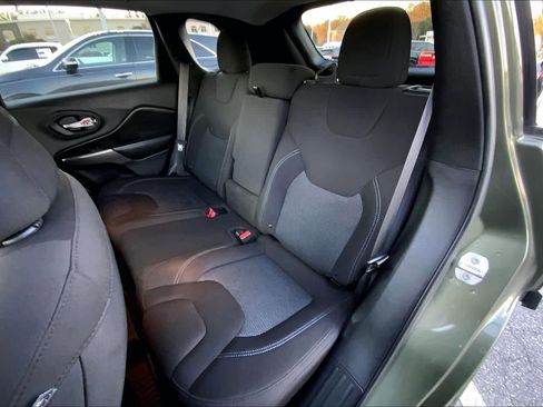 Used 2019 Jeep Cherokee Latitude w/ Popular Appearance Group image 20