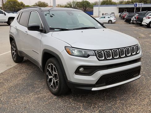 Used 2025 Jeep Compass Limited image 4