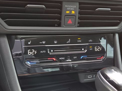 Used 2026 Volkswagen Jetta SE w/ Black Wheel Package FWD image 21