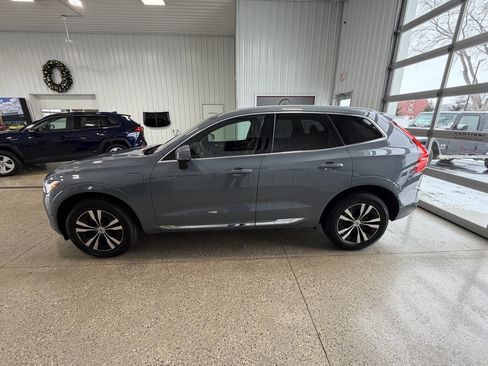 Used 2022 Volvo XC60 T8 Inscription Expression image 3