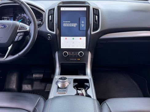 Used 2024 Ford Edge SEL w/ Convenience Package AWD/4WD image 3