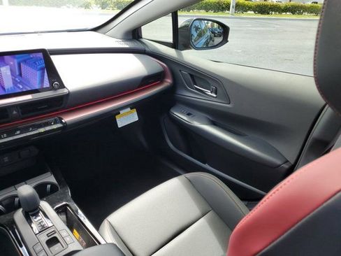 New 2025 Toyota Prius Plug-In Hybrid image 12