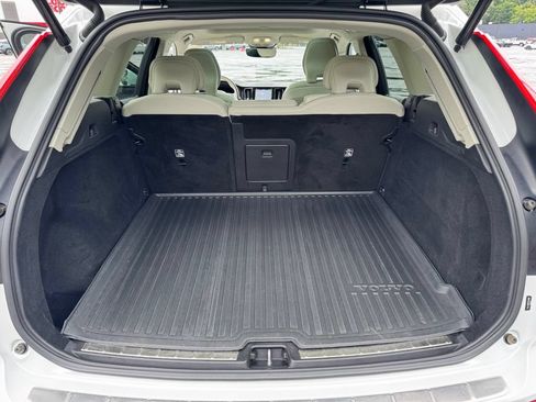 Used 2023 Volvo XC60 B5 Plus w/ Climate Package AWD/4WD image 19