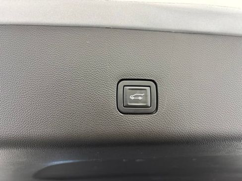 Used 2020 Chevrolet Traverse LT w/ LT Premium Package AWD/4WD image 28