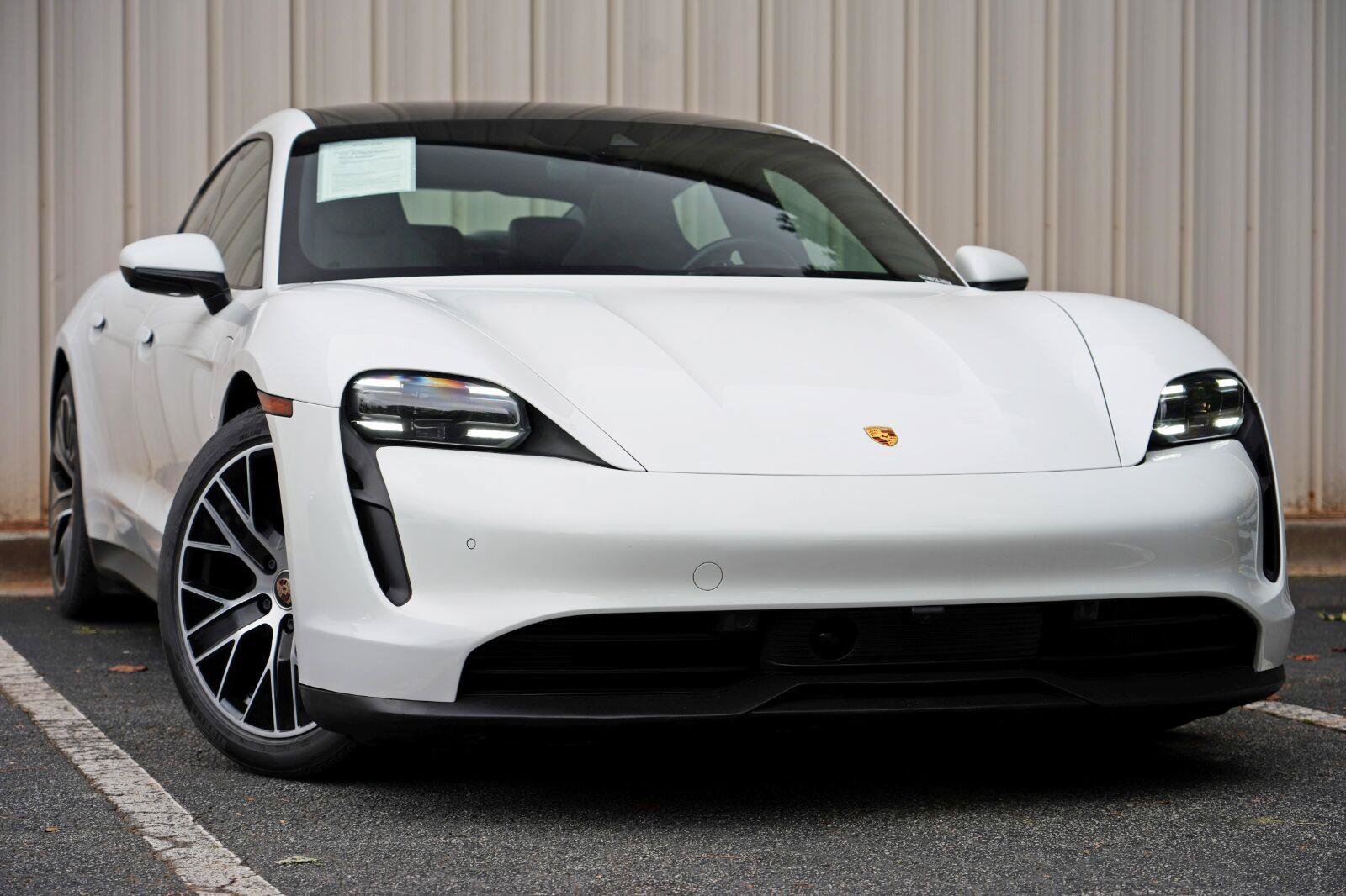 Used 2022 Porsche Taycan RWD image 3