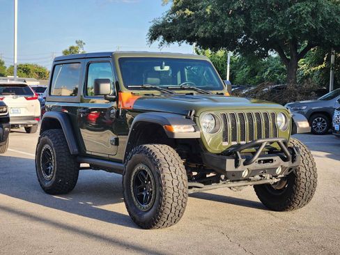 Used 2022 Jeep Wrangler Rubicon AWD/4WD image 3