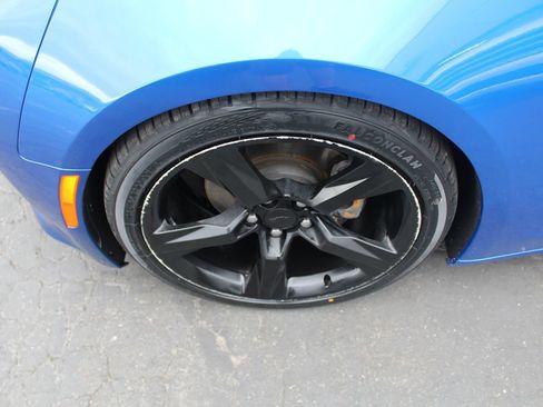 Used 2017 Chevrolet Camaro LT RWD image 11