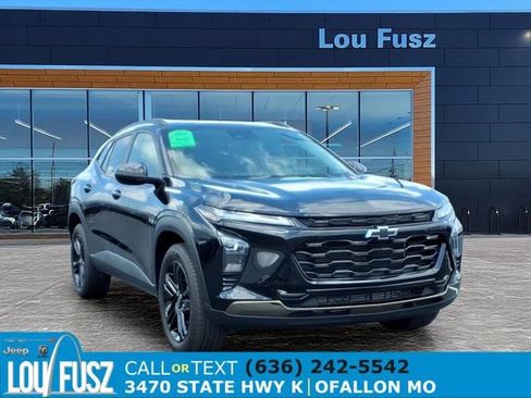 Used 2025 Chevrolet Trax ACTIV w/ Driver Confidence Package FWD image 1