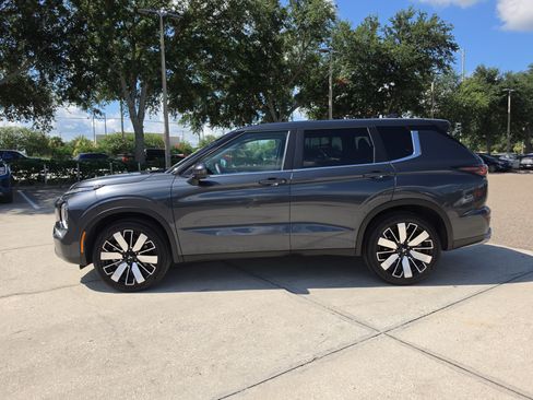 Used 2025 Mitsubishi Outlander SE FWD image 5