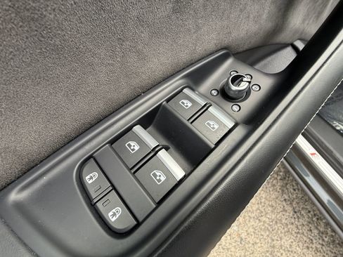 Used 2022 Audi SQ7 Prestige w/ Prestige Package image 28