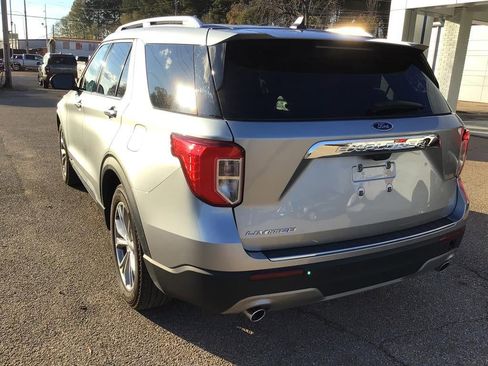 Used 2024 Ford Explorer Limited image 16