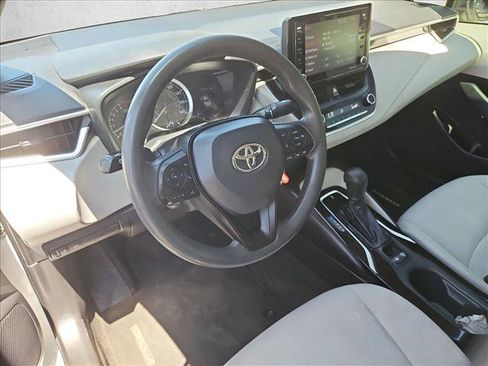 Used 2022 Toyota Corolla LE FWD image 12