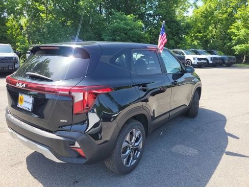 Used 2024 Kia Seltos LX AWD/4WD image 5