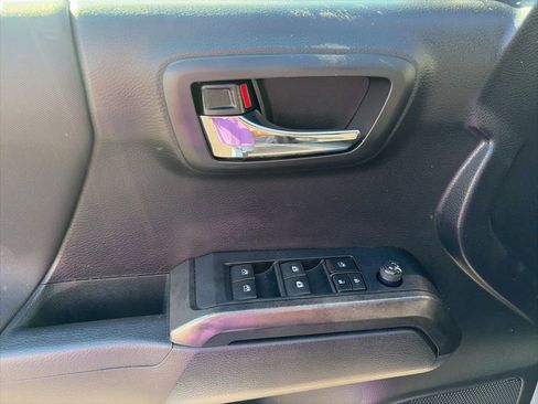 Used 2021 Toyota Tacoma TRD Off-Road image 14