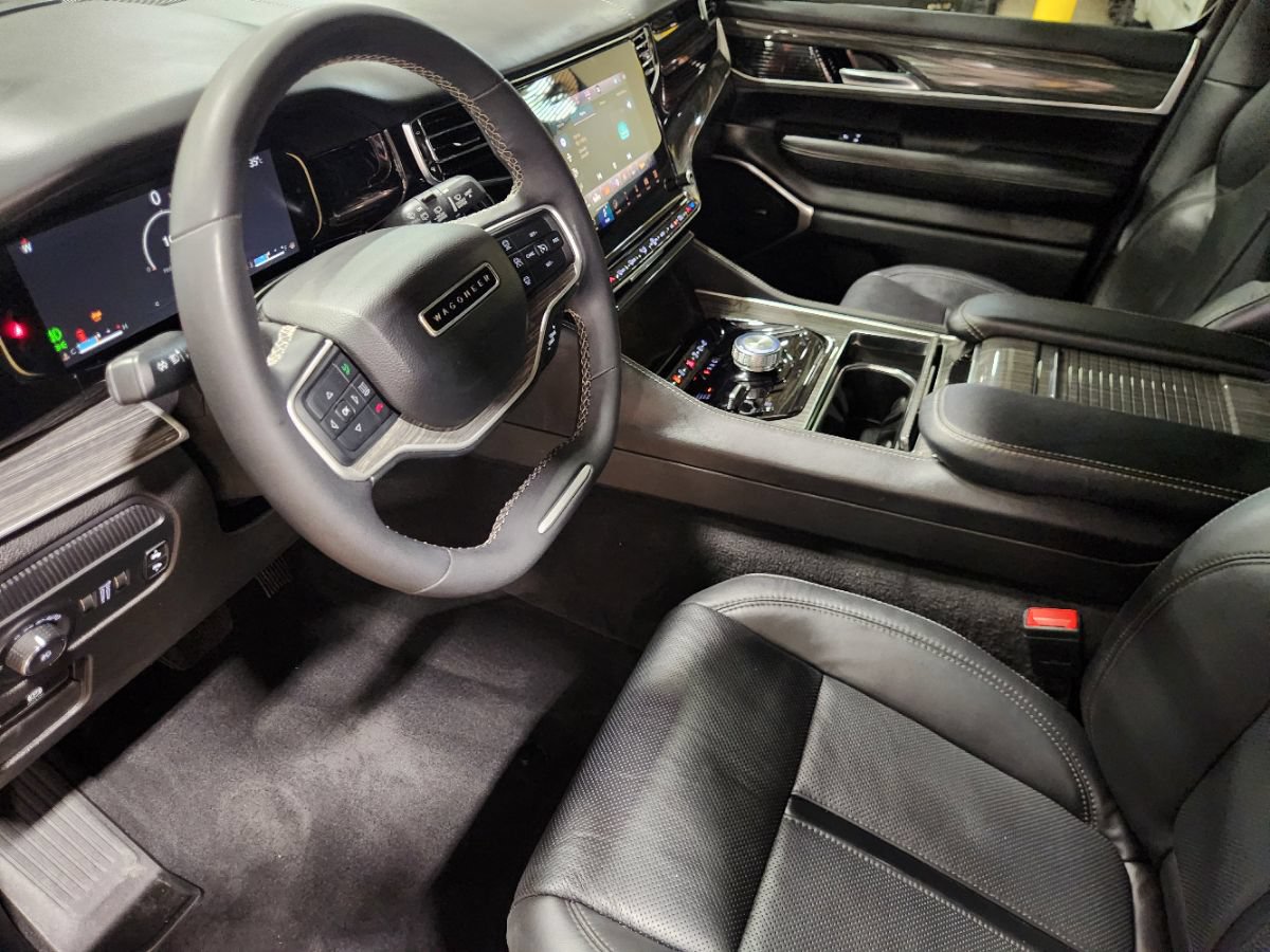 Used 2022 Jeep Wagoneer Series III w/ Flexible Seating Group AWD/4WD image 26