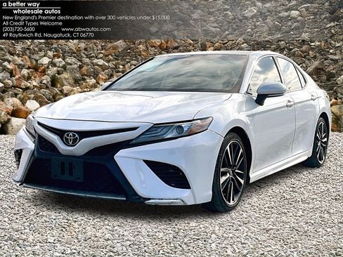 Used 2019 Toyota Camry XSE image 1
