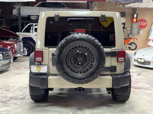 Used 2018 Jeep Wrangler Unlimited Sahara w/ Mopar Chrome Edition Group AWD/4WD image 5