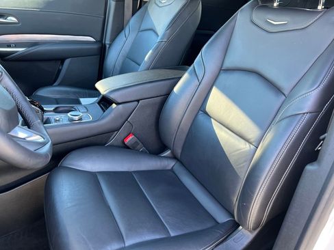 Certified 2024 Cadillac XT4 Premium Luxury image 10