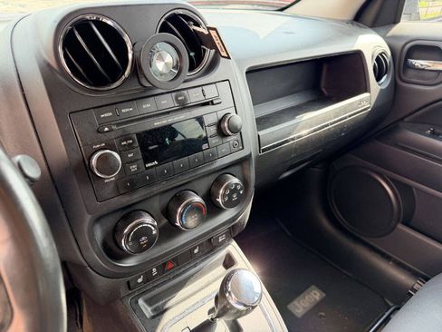 Used 2014 Jeep Patriot Latitude FWD image 11