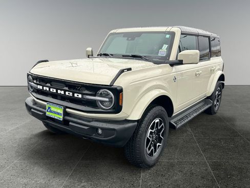 Used 2025 Ford Bronco Outer Banks image 3
