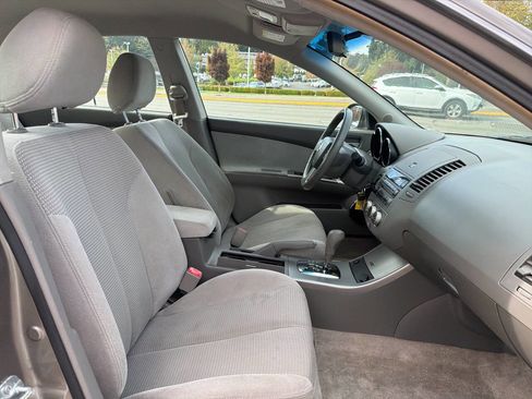 Used 2005 Nissan Altima 3.5 SE image 16