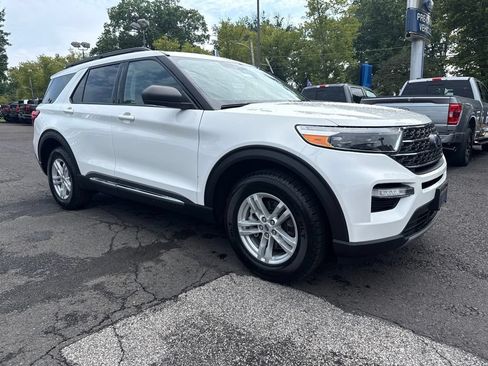Certified 2022 Ford Explorer XLT w/ Equipment Group 202A AWD/4WD image 3