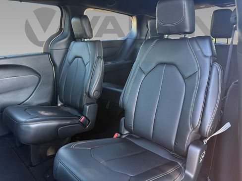 New 2026 Chrysler Pacifica Select image 5