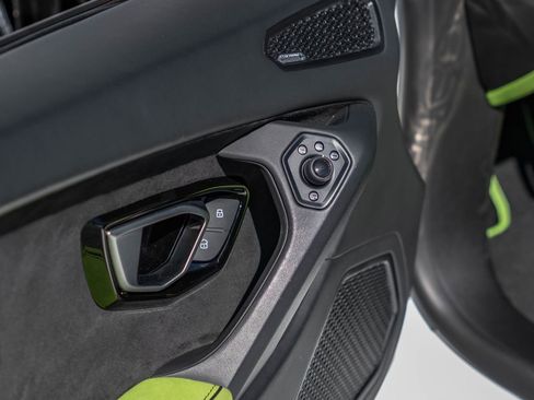 Used 2023 Lamborghini Huracan EVO image 18