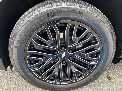 Used 2021 Chevrolet Suburban High Country image 8