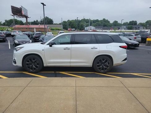 Used 2024 Lexus TX 500h AWD image 2