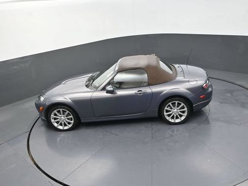Used 2006 MAZDA MX-5 Miata Grand Touring w/ Premium Pkg RWD image 22