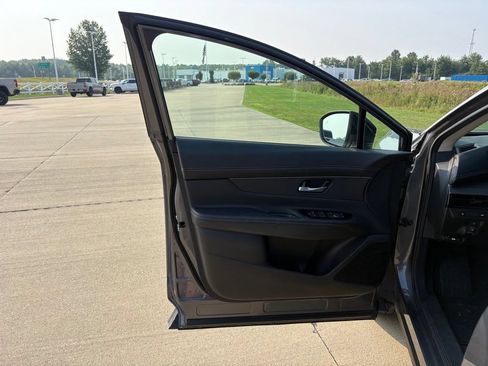 Used 2025 Nissan Murano SV AWD/4WD image 10