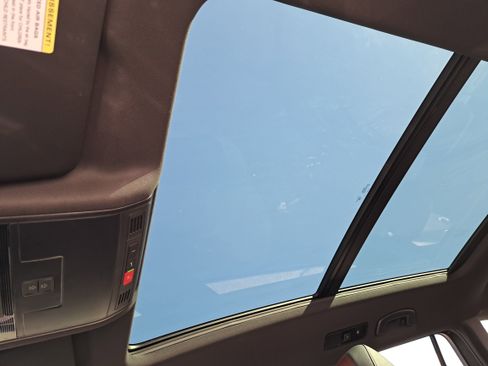 Certified 2024 Volkswagen Tiguan SEL R-Line image 28