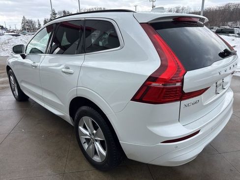 Used 2022 Volvo XC60 B5 Momentum image 5