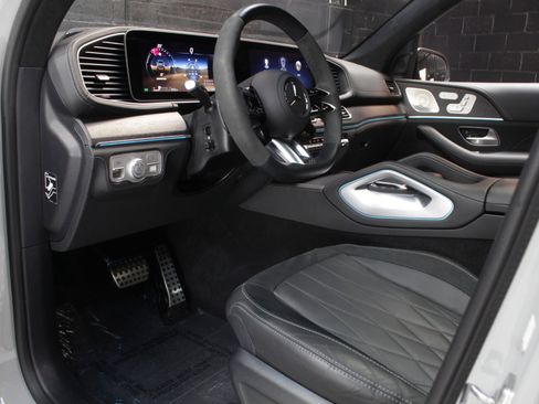 Used 2025 Mercedes-Benz GLS 63 AMG 4MATIC image 30