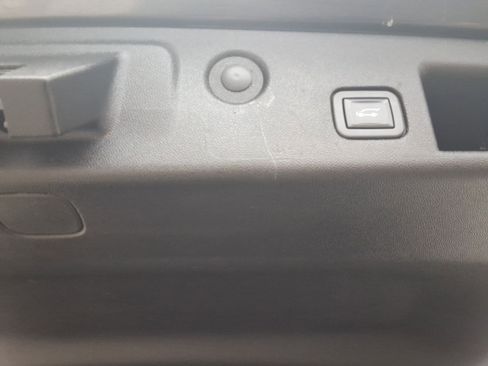 Used 2021 Chevrolet Equinox Premier image 24