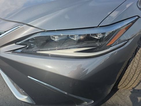Certified 2025 Lexus ES 300h Ultra Luxury w/ Accessory Package (Z2) FWD image 32
