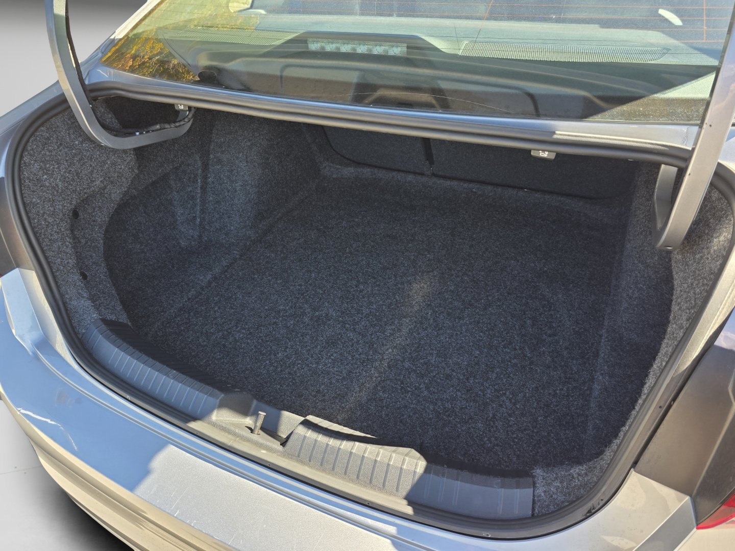 Used 2025 Volkswagen Jetta SE FWD image 26