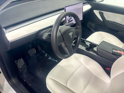 Used 2021 Tesla Model Y Long Range image 4