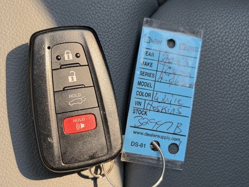 Used 2022 Toyota Highlander XLE AWD/4WD image 24