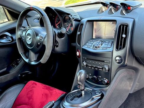 Used 2019 Nissan 370Z NISMO RWD image 27