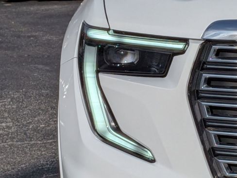 Used 2024 GMC Acadia Denali image 10