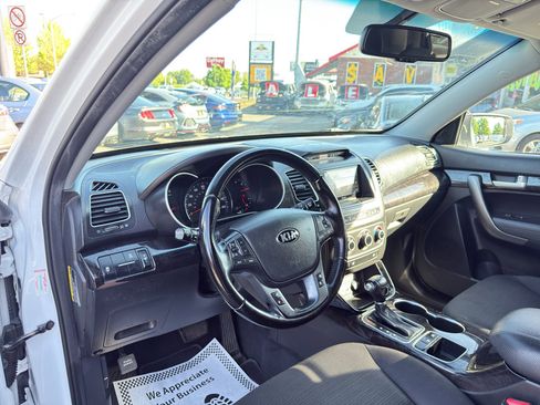 Used 2014 Kia Sorento LX AWD/4WD image 13