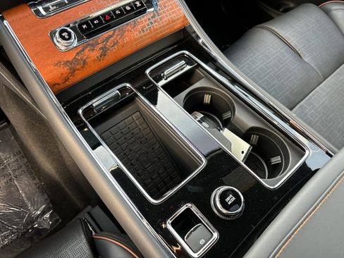 New 2025 Lincoln Aviator Black Label w/ Jet Appearance Package image 25