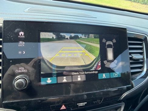 Used 2020 Honda Pilot Touring image 16